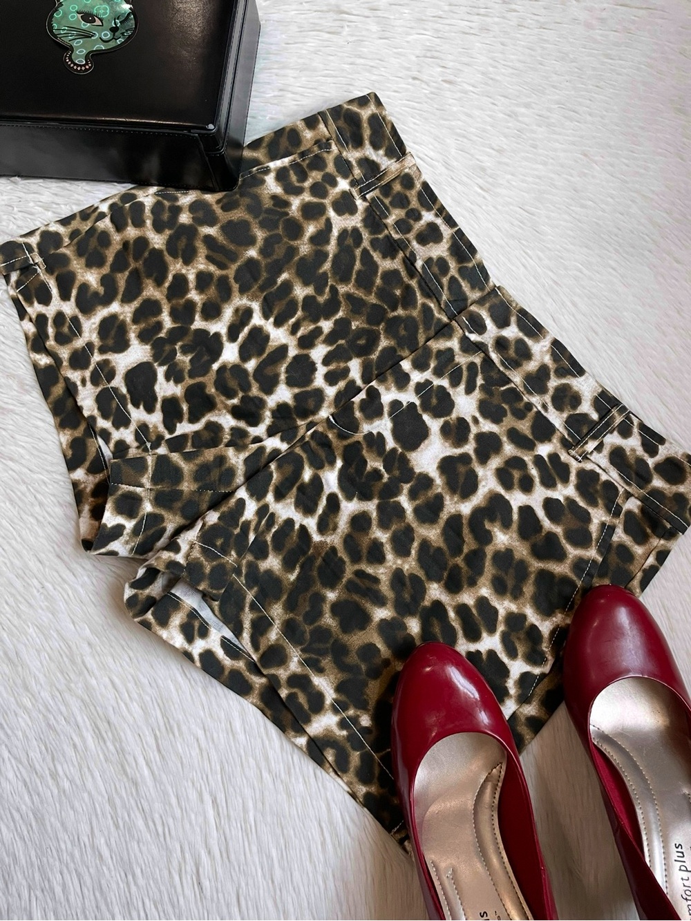 New York & company Leopard Print Women’s Shorts size 6